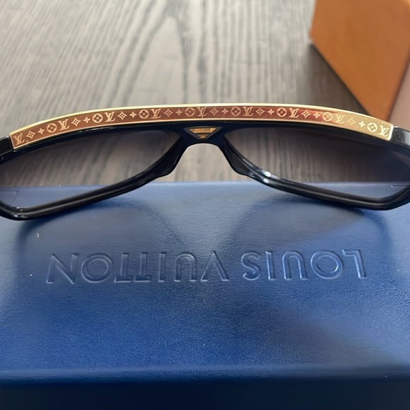 Louis Vuitton unisex sunglasses - Picture 9 of 10